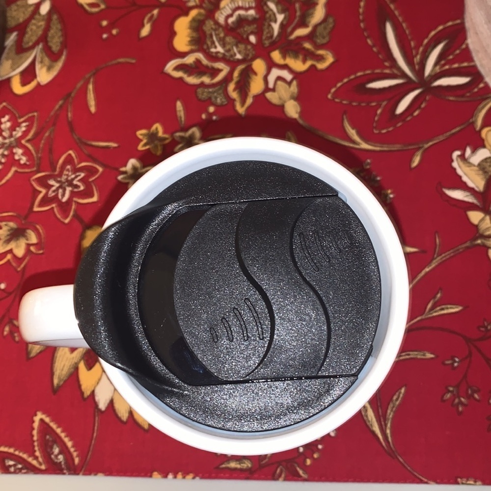Disney‎ Minnie Mouse Coffee Mug with lid.  No scratches chips or cracks. - Picture 3 of 5
